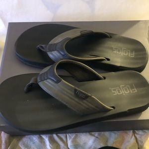 Flojos flip flops. Black size 9-9.5. Men’s shoes
